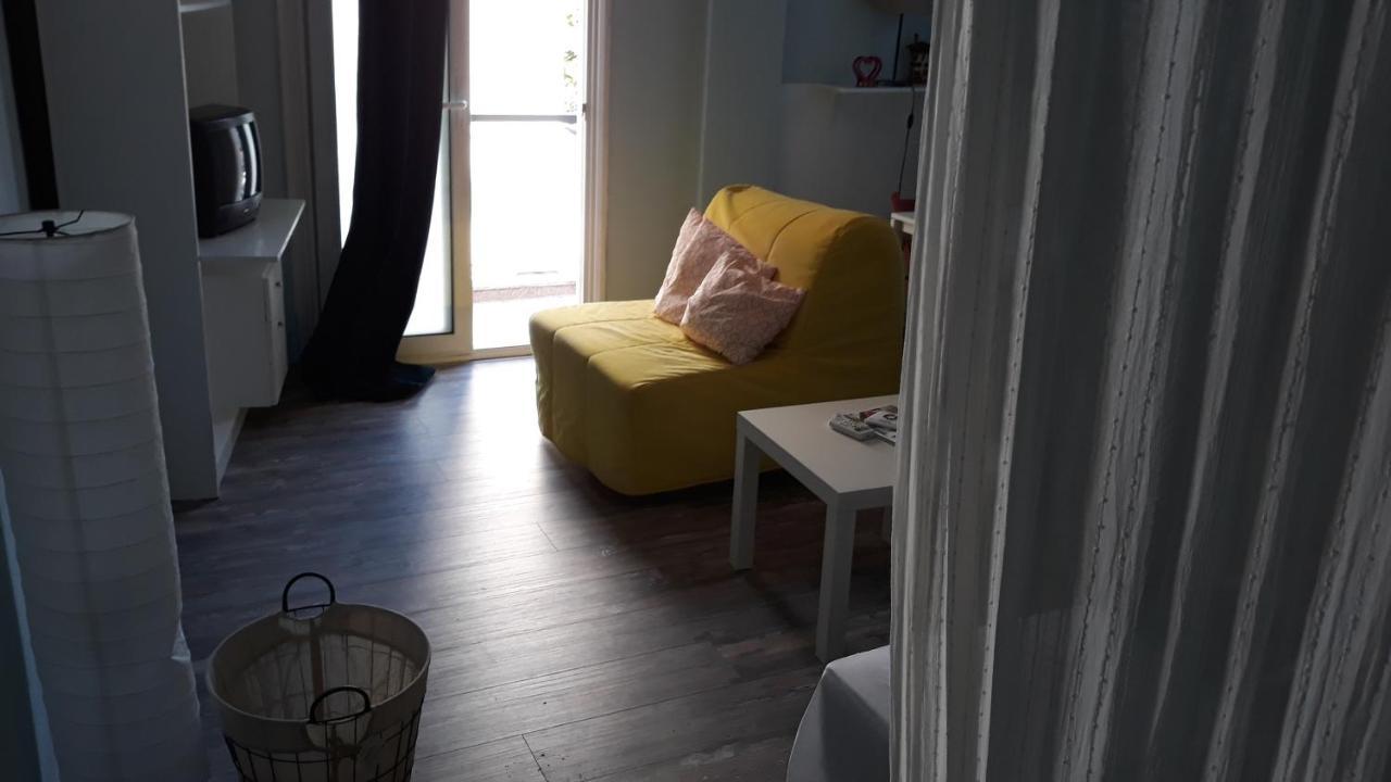 Romantically Allured Studio Next To The Center Thessaloníki Luaran gambar