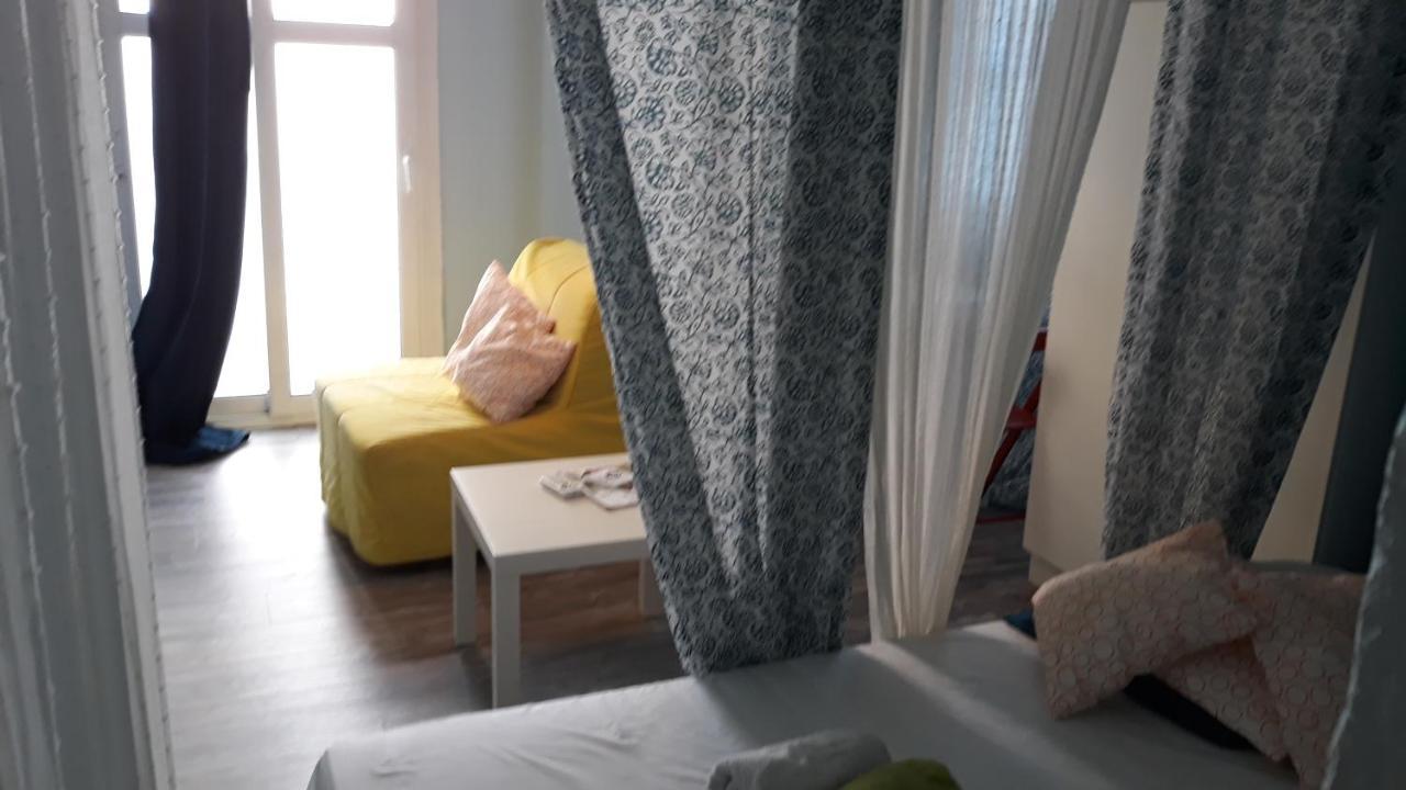 Romantically Allured Studio Next To The Center Thessaloníki Luaran gambar